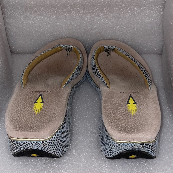 Volatile thong style sandal - Picture 9 of 11